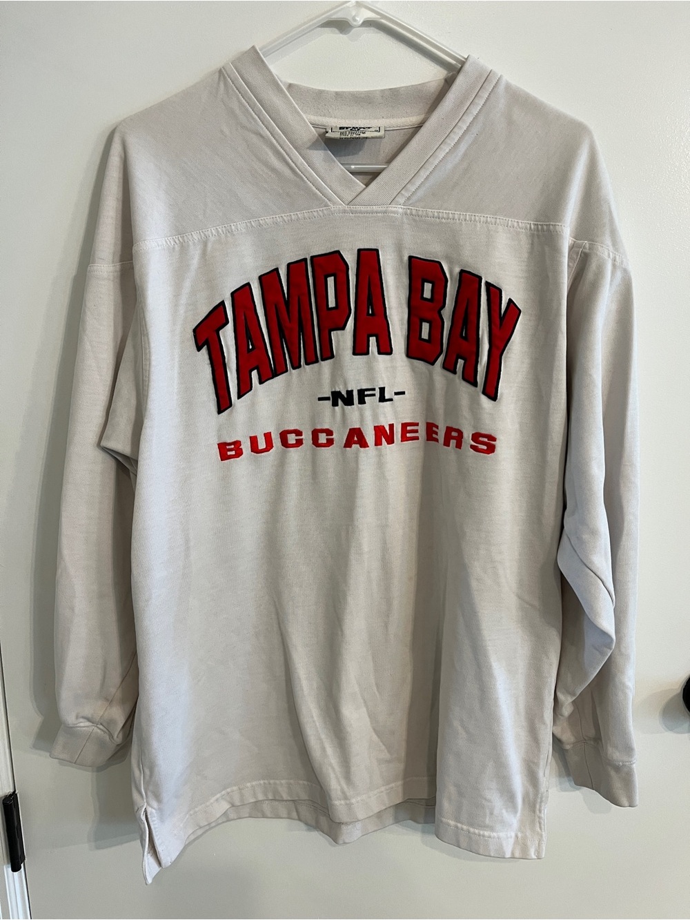 Vintage Men’s size med Lee Sport Tampa Bay Buccaneers Long Sleeve Shirt